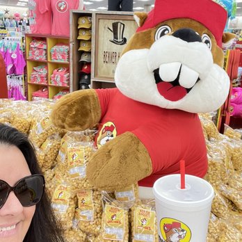 Buc-ee’s - Huge Buc-ee Plush in the bed of a truck! - Gas Stations Near Me - Saint Augustine, Florida
