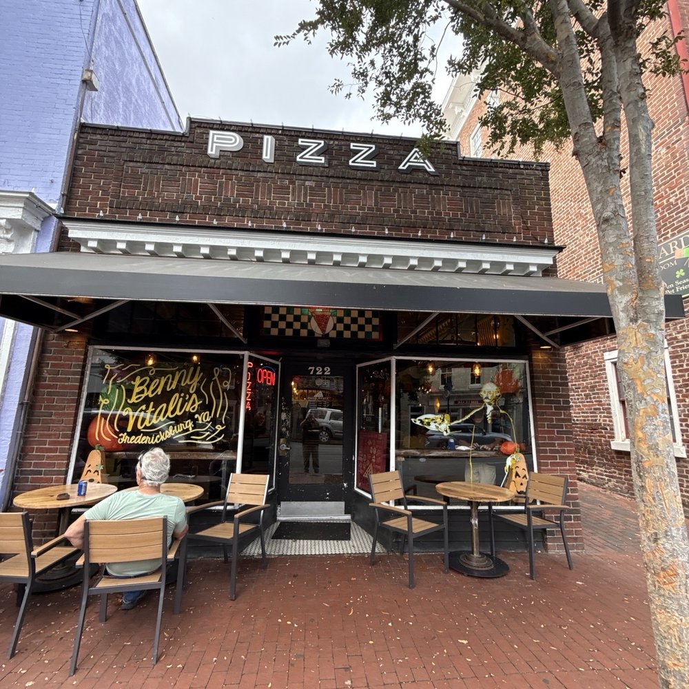 Benny Vitali's - Outside - Pizza Near Me - Fredericksburg, Virginia