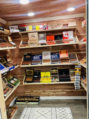 Mary Organic Snack & Tobacco CBD Vape, 1302 S Mount Vernon Ave,  Williamsburg, VA 23185, US