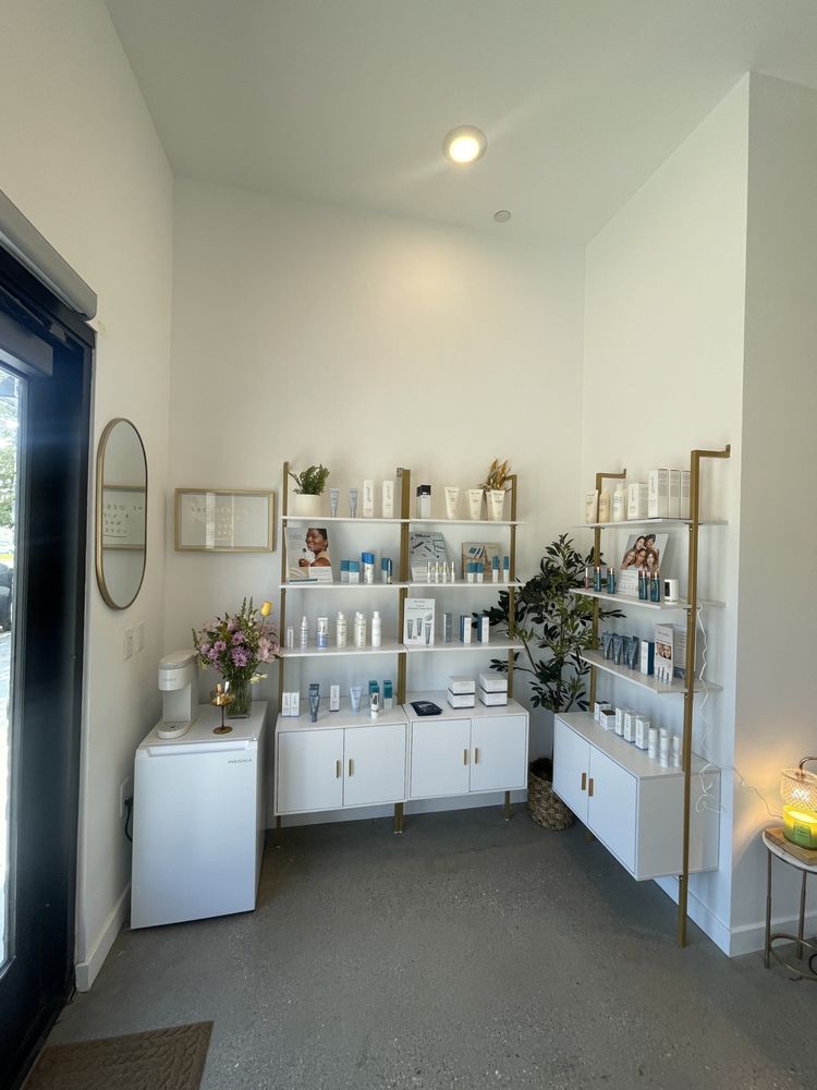 Revision Esthetics Logo