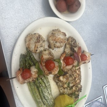 Flounder's Chowder House - Grilled Seafood Platter - Seafood Near Me - Gulf Breeze, Florida Flounder's Chowder House - Grilled Seafood Platter - Seafood Near Me - Gulf Breeze, Florida
