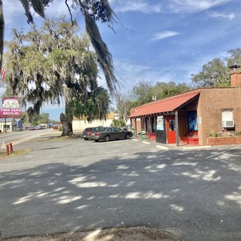 Twin Oaks BBQ - Twin Oaks BBQ -- storefront - Barbeque Near Me - Brunswick, Georgia Twin Oaks BBQ - Twin Oaks BBQ -- storefront - Barbeque Near Me - Brunswick, Georgia