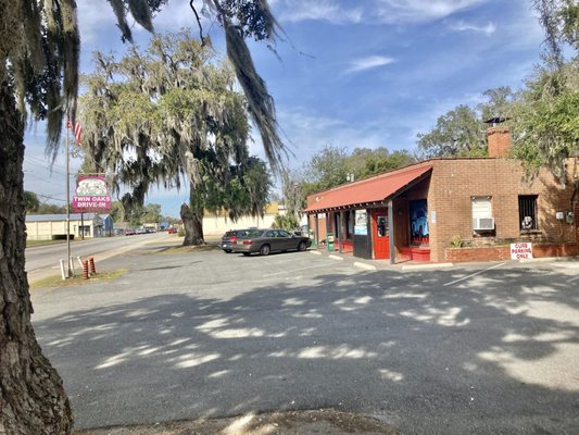 Twin Oaks BBQ by null