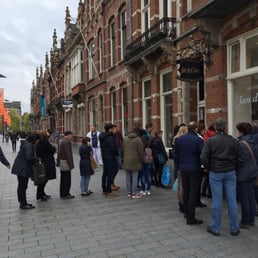 Line to the sidewalk