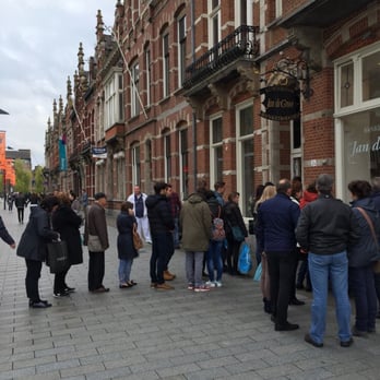 Banketbakkerij Jan de Groot - Line to the sidewalk - Bakeries Near Me - 's-Hertogenbosch, New Brunswick