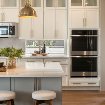 Candlelight Homes - These are the backsplash windows. You typically only see these in custom homes, but Candlelight Homes put them in all their homes! - Real Estate Services Near Me - Draper, Utah