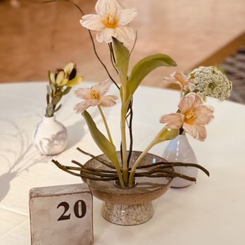 Lark Floral Design - Ikebana detail floral - Floral Designers Near Me - Los Angeles, California Lark Floral Design - Ikebana detail floral - Floral Designers Near Me - Los Angeles, California