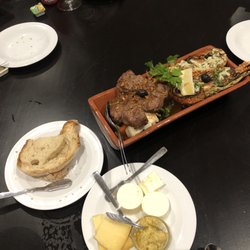 Dacemar Marisqueira & Irish Pub Concept - Cheese and bread appetizer. Surf and turf entree