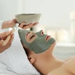 Bodyology by Dior & Smile Pretty - Facial treatment
