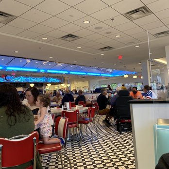 Sunliner Diner - Inside picture - Diners Near Me - Pigeon Forge, Tennessee Sunliner Diner - Inside picture - Diners Near Me - Pigeon Forge, Tennessee