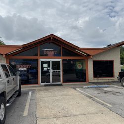 Lewisburg Donuts - Exterior