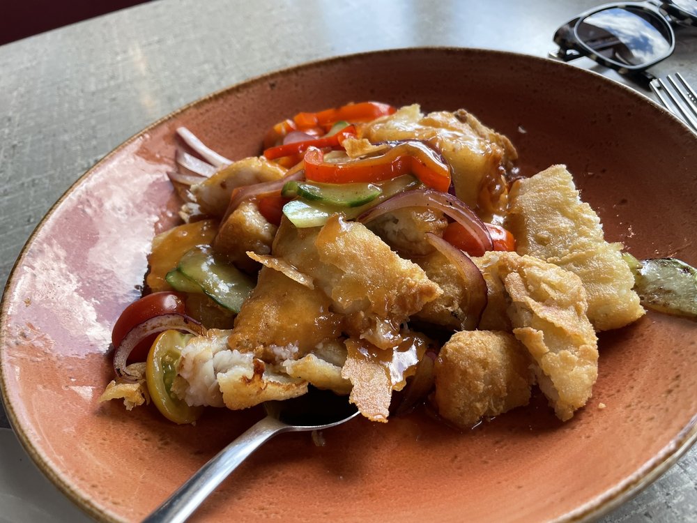 LAKE LOUISE VILLAGE GRILL & BAR Updated September 2024 83 Photos