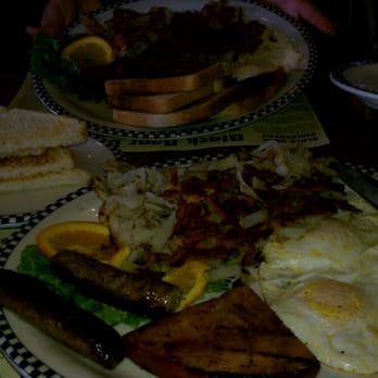 Black Bear Diner Tracy - The Grizz & Corn Beef & hash plates - American Near Me - Tracy, California