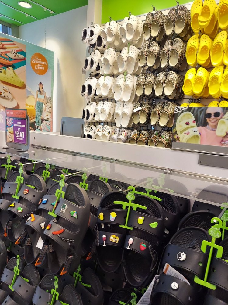 CROCS AT QUEENS CENTER Updated September 2024 22 Photos & 12