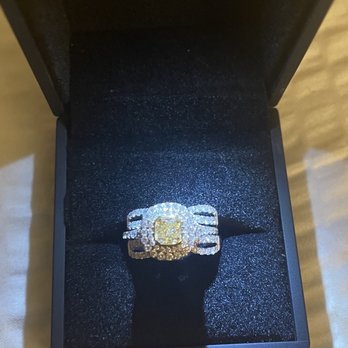 Diamonds By Jacob - Fancy yellow diamond ring - Pawn Shops Near Me - New York, New York Diamonds By Jacob - Fancy yellow diamond ring - Pawn Shops Near Me - New York, New York
