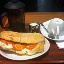 Apostrophe - Mozzarella, tomato & pesto sandwich with tea