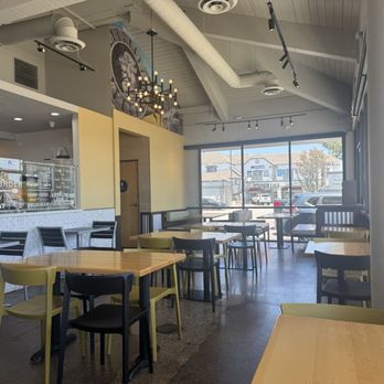 Cancun Juice - Seating - Mexican Near Me - Tustin, California