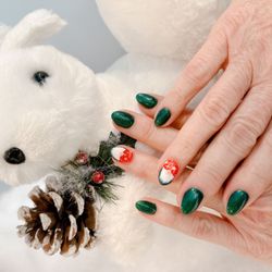 Nails 4 U