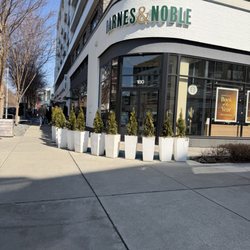 Barnes & Noble