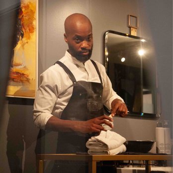 The Lashelle Effect Atelier - Maskilogist customizing up a Skin treatment!! - Skin Care Near Me - Beverly Hills, California The Lashelle Effect Atelier - Maskilogist customizing up a Skin treatment!! - Skin Care Near Me - Beverly Hills, California