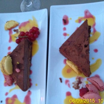 Bateaux Parisiens - The extra $$ birthday cakes x 2 - French Near Me - Paris, 75 Bateaux Parisiens - The extra $$ birthday cakes x 2 - French Near Me - Paris, 75