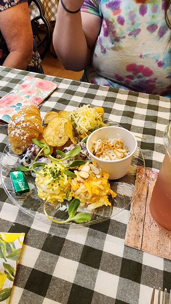 Swanky Tulip Tea Room, Billings Roadtrippers