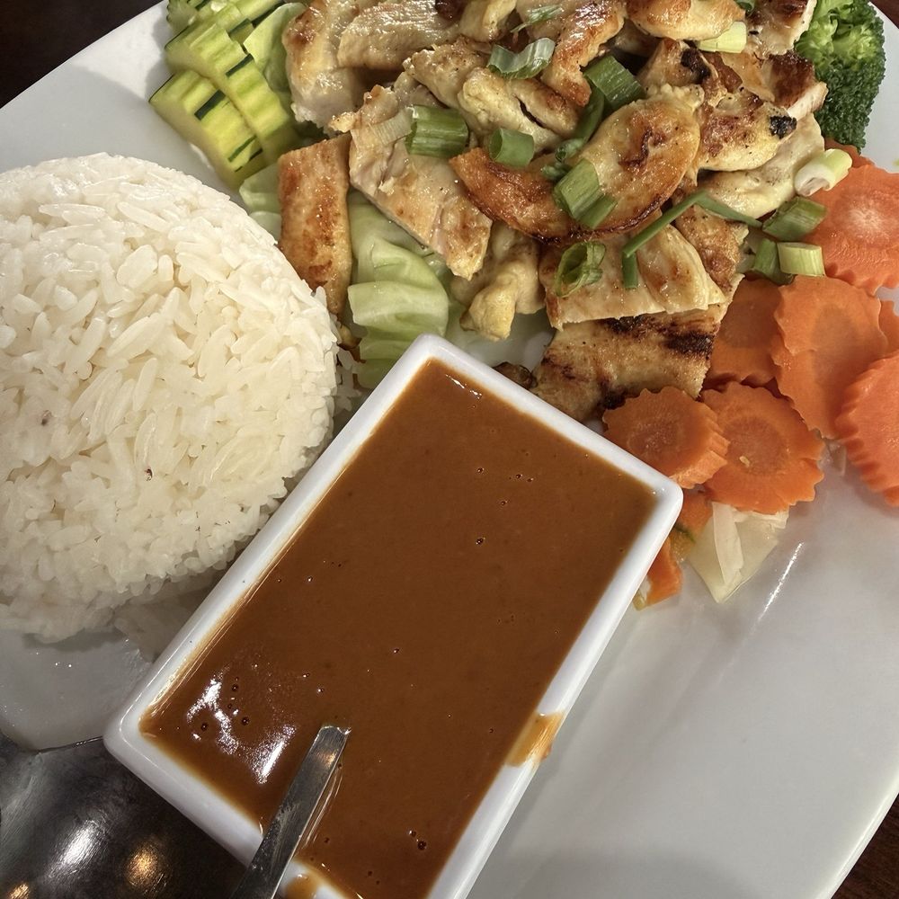 The Coconut Downtown - Praram chicken over steamed veggies with rice and peanut sauce - Thai Near Me - Reno, Nevada The Coconut Downtown - Praram chicken over steamed veggies with rice and peanut sauce - Thai Near Me - Reno, Nevada