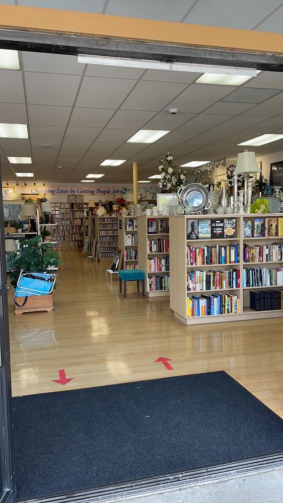 GOODWILL Updated June 2024 10 Photos & 28 Reviews 685 S Rancho