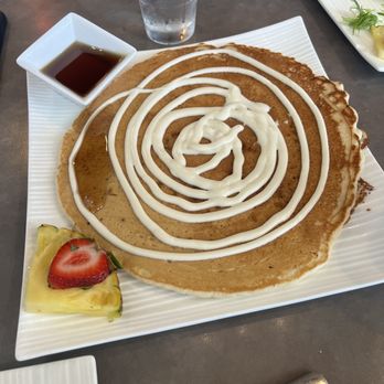 Moena Café - Cinnamon Roll Pancake - Cafes Near Me - Honolulu, Hawaii