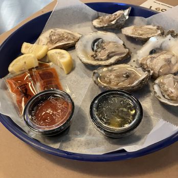 I Got Your Crabs - Fried oysters, and oysters on the half shelf - Seafood Near Me - Kitty Hawk, North Carolina