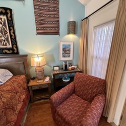 Four Kachinas Inn - The Zia bedroom.