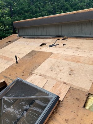 Westbay Roofing Logo