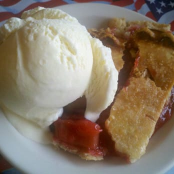 Oxbow Restaurant - Strawberry rhubarb pie - American Near Me - De Smet, South Dakota