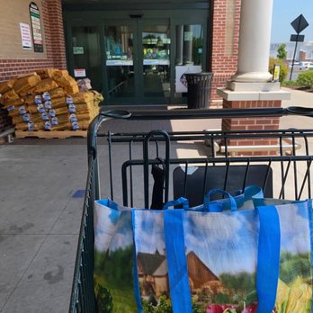Harris Teeter - Grocery Near Me - Laurel, Maryland
