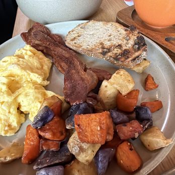 Acorn Cafe - Breakfast plate - Breakfast & Brunch Near Me - Healdsburg, California Acorn Cafe - Breakfast plate - Breakfast & Brunch Near Me - Healdsburg, California