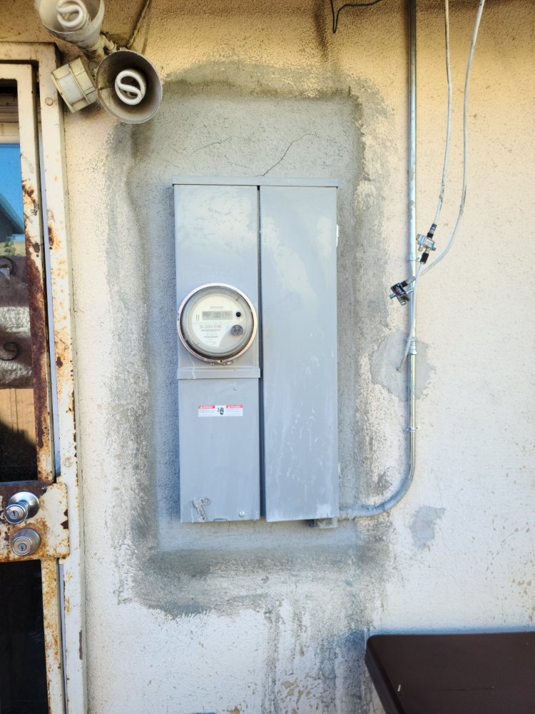 Slide of Gomez Electric Solutions