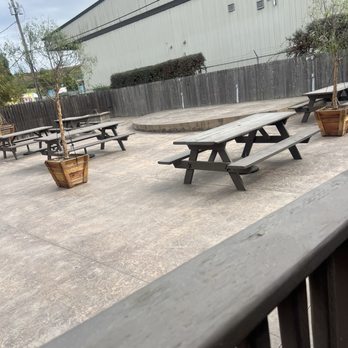 805 Barbeque - Outdoor sitting area - Burgers Near Me - Nipomo, California 805 Barbeque - Outdoor sitting area - Burgers Near Me - Nipomo, California