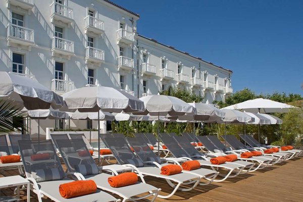 Grand Hotel des Sablettes Plage, Curio Collection by Hilton by null