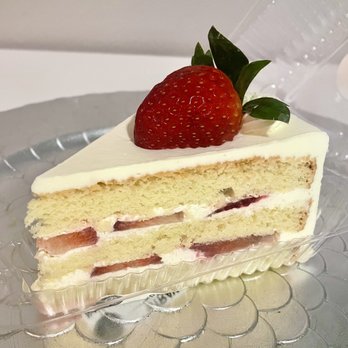 Oyatsupan Bakers - Strawberry cream cake - Japanese Near Me - Beaverton, Oregon Oyatsupan Bakers - Strawberry cream cake - Japanese Near Me - Beaverton, Oregon