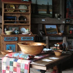 Old Barn Gallery & GIft Shop - Old Barn Gallery with antiques, hooked rugs, vintage quilts, hand made furniture, folk art and more.