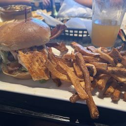 Salmon blt sandwich (added fries)