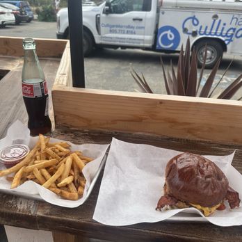 Bear City Social - Bear bq with fries and a drink - Food Trucks Near Me Bear City Social - Bear bq with fries and a drink - Food Trucks Near Me