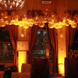 Metallic gold balloon garland goes next level