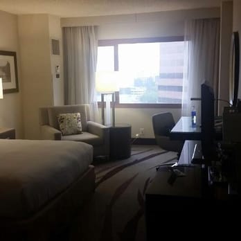 Hilton Long Beach - King bed. - Hotels Near Me - Long Beach, California Hilton Long Beach - King bed. - Hotels Near Me - Long Beach, California