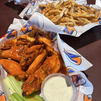 Zipps Sports Grill - Sports Bars Near Me - Phoenix, Arizona