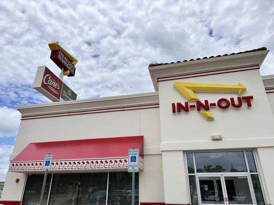 In-N-Out Burger by null