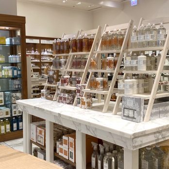 Williams Sonoma - a display of products in a store - Kitchen & Bath Near Me - Chicago, Illinois