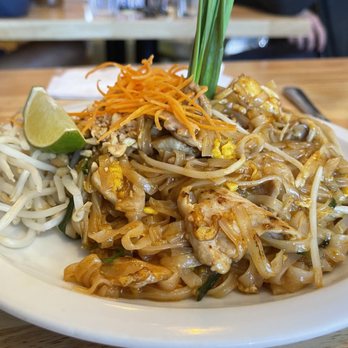 Sistory - pork Pad Thai - Thai Near Me - Albany, California Sistory - pork Pad Thai - Thai Near Me - Albany, California