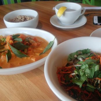 True Food Kitchen - Spicy pnang curry (left) Korean glass noodles (right) - Vegetarian Near Me - Pasadena, California True Food Kitchen - Spicy pnang curry (left) Korean glass noodles (right) - Vegetarian Near Me - Pasadena, California