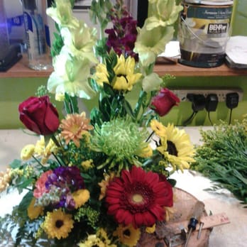 Leaf - This is same bouquet for funeral but a full view of it. - Florists Near Me - Akron, Ohio